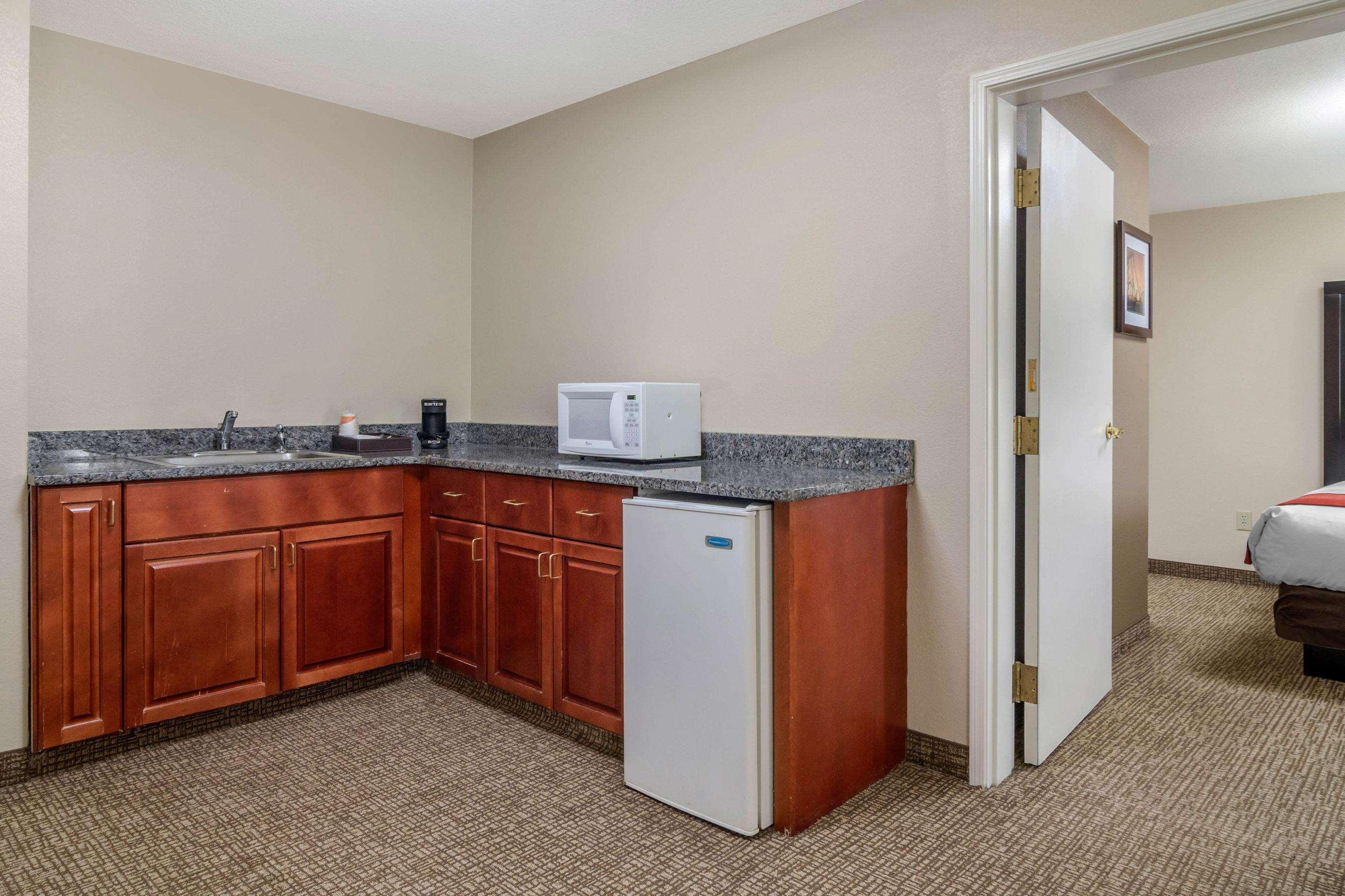 Comfort Inn & Suites Atlanta-Smyrna Екстериор снимка